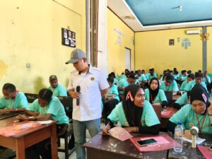 Pemateri dari PWI Teluk Bintuni